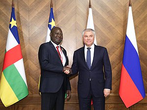 Vyacheslav Volodin, Jefe de la Duma Estatal, y Mathieu Simplice Sarandji, jefe de la Asamblea Nacional de la República Centroafricana