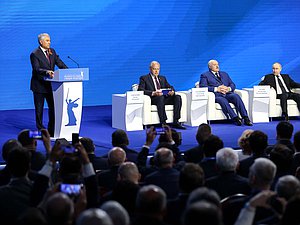Председатель Государственной Думы Вячеслав Володин, Председатель Палаты представителей Национального собрания Республики Беларусь Игорь Сергеенко, Президент Республики Беларусь Александр Лукашенко и Президент РФ Владимир Путин