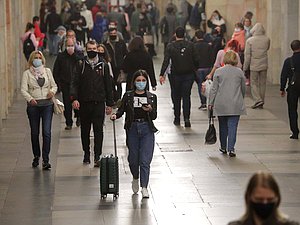 метро маска режим пандемия карантин пассажиры толпа люди турист