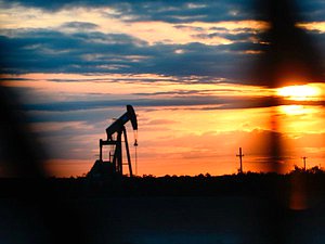 газ нефть нефтегазовый комплекс вышка газовый завод