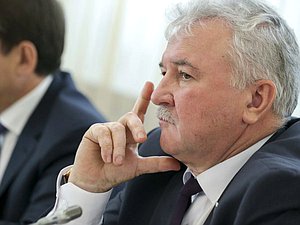 Председатель Комитета по транспорту и строительству Евгений Москвичев