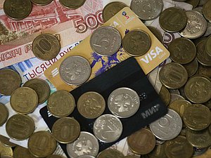 деньги монеты рубли карта кредит