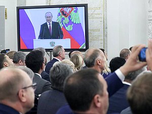 Церемония подписания договора о вступлении в состав России новых территорий