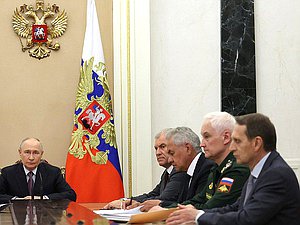 Совещание с членами Совета Безопасности. Фото: kremlin.ru