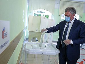 Председатель Государственной Думы Вячеслав Володин принял участие во всероссийском голосовании по поправкам в Конституцию РФ
