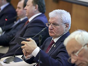 Первый заместитель Председателя Комитета по аграрным вопросам Владимир Плотников