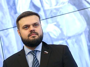 Член Комитета по делам СНГ, евразийской интеграции и связям с соотечественниками Артем Туров