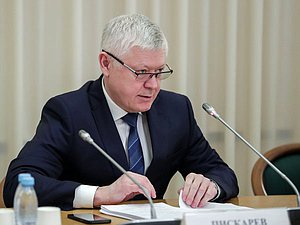 Председатель Комитета по безопасности и противодействию коррупции Василий Пискарев