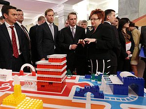 Председатель Государственной Думы Сергей Нарышкин посетил выставку «Индустриальные парки как фактор промышленного развития» 