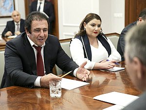Руководитель фракции «Царукян» в Национальном Собрании Республики Армения, Председатель партии «Процветающая Армения» Гагик Царукян