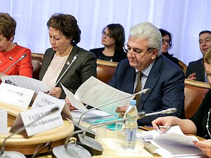 Члены Комитета по международным делам Зуар Геккиев, Татьяна Алексеева, Елена Строкова и Ирина Евтушенко на Заседании Комитета.