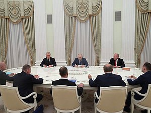 Встреча Президента РФ Владимира Путина с руководителями политических партий, чьи представители избраны в Государственную Думу девятого созыва
