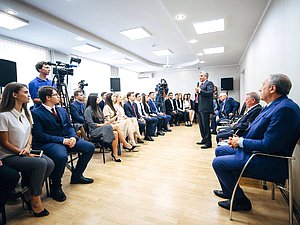 Председатель Государственной Думы Вячеслав Володин на встрече со студентами Саратовской государственной юридической академии