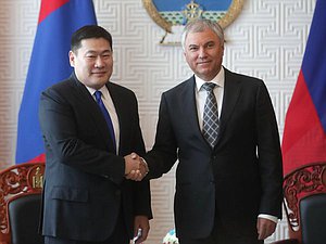 Председатель Государственной Думы Вячеслав Володин и Премьер-министр Монголии Лувсаннамсрайн Оюун-Эрдэнэ