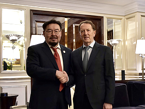Заместитель Председателя Государственной Думы Алексей Гордеев и Премьер-министр Монголии Гомбожавын Занданшатар