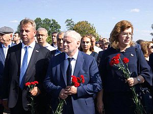 Депутаты Госдумы приняли участие в мероприятиях памяти жертв теракта в Беслане