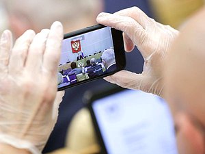 Пленарное заседание нейтральное маска перчатки