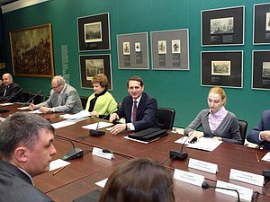 Председатель Государственной Думы Сергей Нарышкин провел круглый стол «Культура, образование и сохранение исторической памяти России»