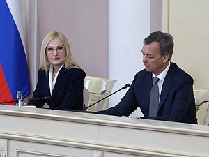 Заместитель Председателя Государственной Думы Ирина Яровая и Первый заместитель Председателя Совета Федерации Андрей Яцкин