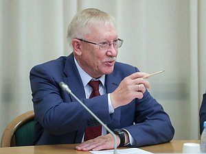Председатель Комитета по контролю Олег Морозов