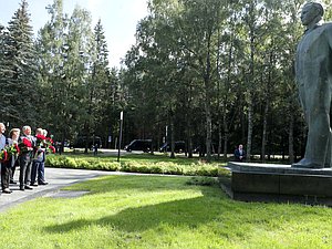 Председатель Государственной Думы Вячеслав Володин возложил цветы к памятнику Юрию Гагарину в Звездном городке