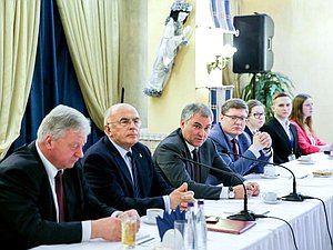 Встреча Председателя Государственной Думы Вячеслава Володина со студентами Санкт-Петербургского Гуманитарного Университета профсоюзов