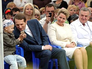 1 июня Председатель Государственной Думы Сергей Нарышкин посетил НИИ детской онкологии и гематологии