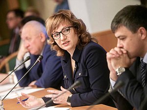 Заместитель председателя Комитета по образованию и науке Лариса Тутова. Автор фото: Марат Абулхатин/Фотослужба Государственной Думы