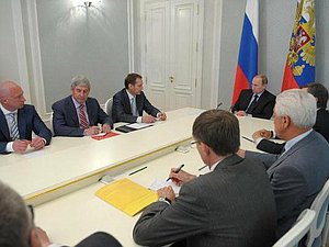 15 мая Владимир Путин встретился в Сочи с руководителями фракций Государственной Думы
