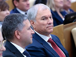 Руководитель фракции "Единая Россия" Дмитрий Кобылкин и член фракции Вячеслав Володин