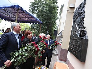 Председатель ГД Вячеслав Володин и вдова Станислава Говорухина Галина Говорухина