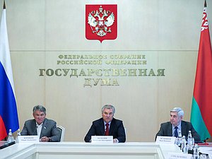 Заместитель Председателя Совета Федерации Юрий Воробьев, Председатель Государственной Думы Вячеслав Володин и Первый заместитель Председателя Государственной Думы Иван Мельников
