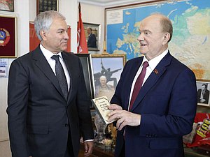 Председатель Государственной Думы Вячеслав Володин и руководитель фракции КПРФ Геннадий Зюганов