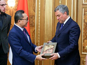 Председатель Государственной Думы Вячеслав Володин и Председатель Народного консультативного конгресса Республики Индонезия Зулькифли Хасан