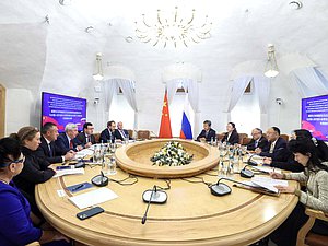 Встреча членов Комиссии Государственной Думы по Регламенту и обеспечению деятельности Государственной Думы с делегацией Всекитайского собрания народных представителей КНР с участием Первого заместителя Председателя Государственной Думы, Председателя Общества российско-китайской дружбы Ивана Мельникова