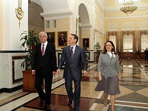 Председатель Государственной Думы Сергей Нарышкин представил коллективу Центрального Банка Российской Федерации нового Председателя - Эльвиру Набиуллину