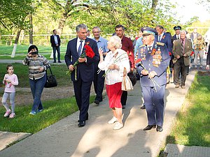 Возложение цветов к памятнику Героя Советского Союза Марины Расковой