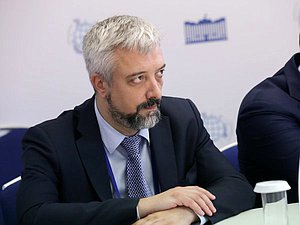 Член Комитета по международным делам Евгений Примаков