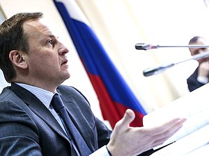 Первый заместитель Председателя Комитета по жилищной политике и жилищно-коммунальному хозяйству Олег Сидякин