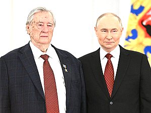 Звание Героя Труда присвоено писателю, главному редактору газеты «Завтра» Александру Проханову. Фото: Сергей Бобылёв, РИА «Новости»