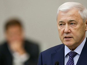 Председатель Комитета по финансовому рынку Анатолий Аксаков во время Парламентских слушаний на тему «Формирование эффективных законодательных механизмов защиты прав и законных интересов участников долевого строительства»