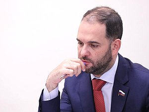 Первый заместитель Председателя Комитета по науке и высшему образованию Александр Мажуга