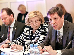 Первый заместитель Председателя Комитета по культуре Елена Драпеко и Первый заместитель Председателя ГД Александр Жуков