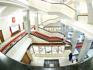 Здание Государственной Думы лестница