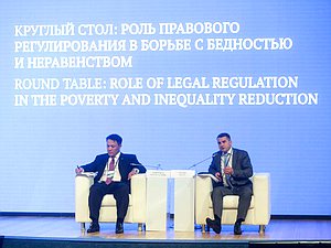 Председатель Комитета по труду, социальной политике и делам ветеранов Ярослав Нилов (справа)
