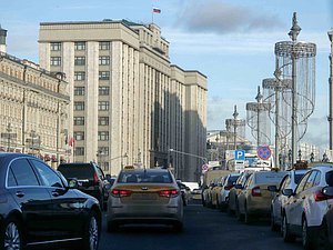 Дума здание улица Москва пробка авто
