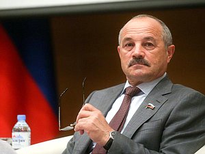 Заместитель Председателя Комитета по охране здоровья Николай Говорин