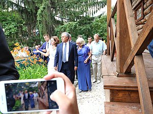 Председатель ГД Вячеслав Володин посетил Музей-усадьбу Н.Г.Чернышевского