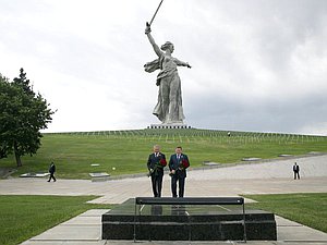 Председатель Государственной Думы Вячеслав Володин и губернатор Волгоградской области Андрей Бочаров