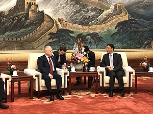 Chairman of the Committee on Security and Corruption Control Vasilii Piskarev and Vice Chairperson of the Standing Committee of the National People's Congress Cao Jianming